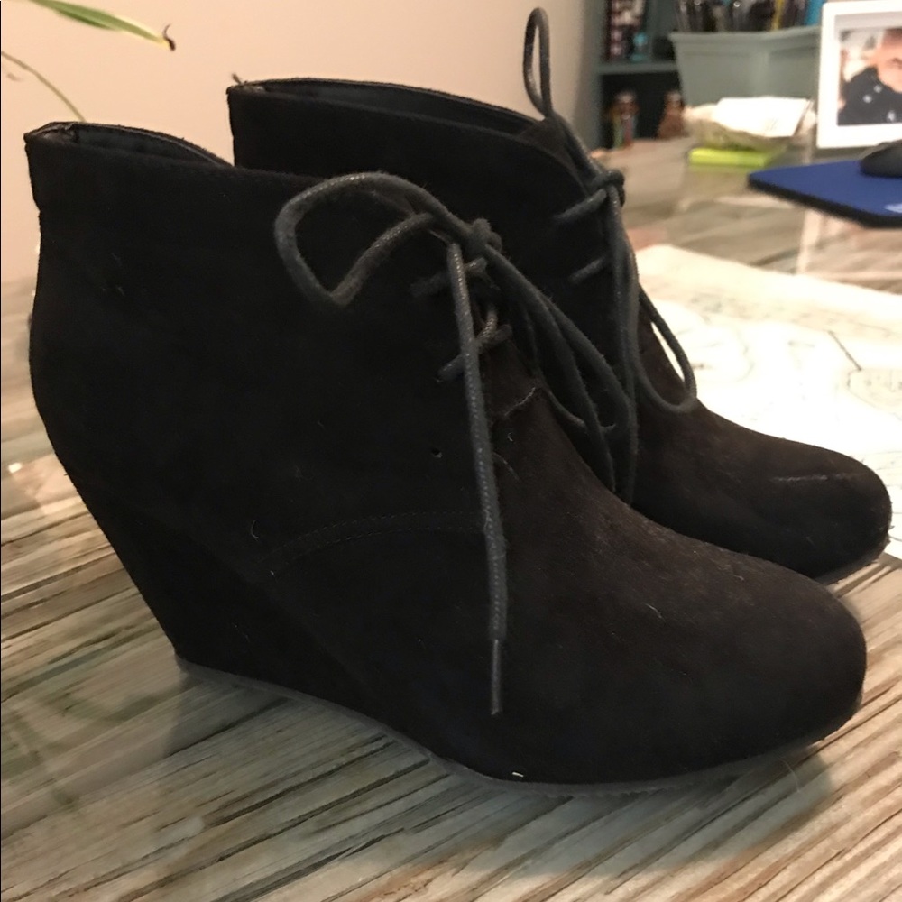 Size 7 black wedge booties